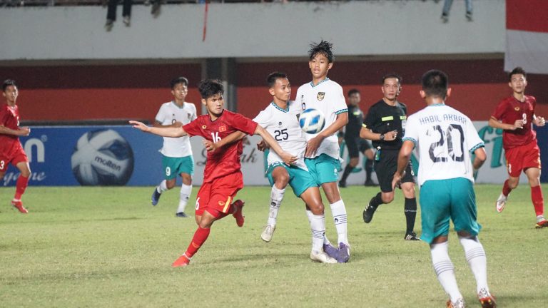 5 Pemain Sepak Bola Indonesia yang Pensiun Dini karena Cedera