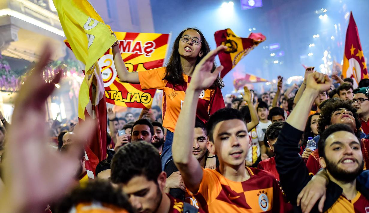 Ganasnya Penggemar Sepak Bola Galatasaray